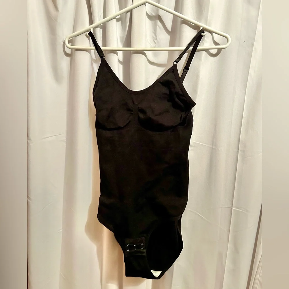 Hey Shape bodysuit in Black - Picture 2 of 3
